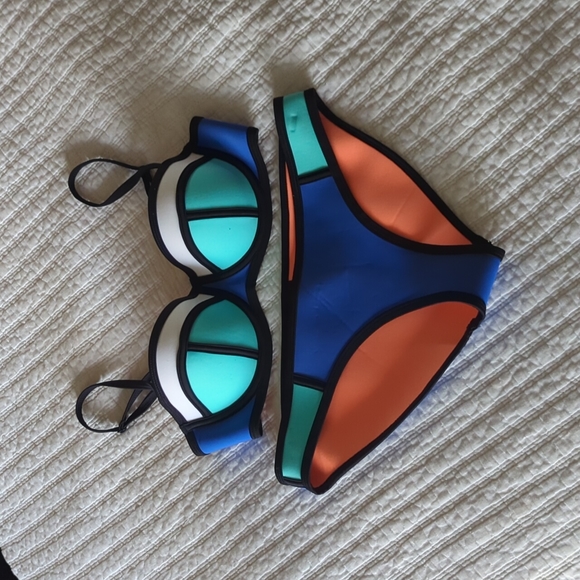 Triangl swim suit - Picture 1 of 8